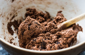 Как испечь бисквит с шоколадом