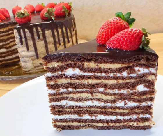 Шоколадно-медовый торт с заварным кремом