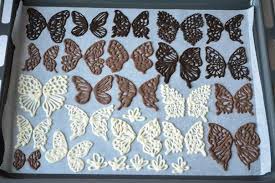 Шоколадные бабочки из белого черного шоколада
