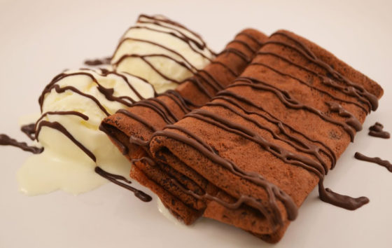 Рецепт шоколадных блинов с мороженым